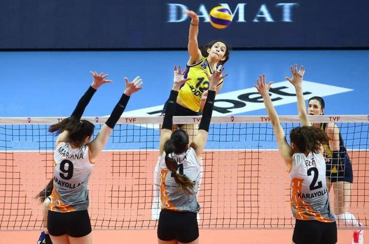 Fenerbahçe Opet set vermedi