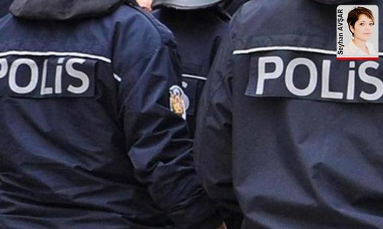 Eşcinsel polis ihraç edildi