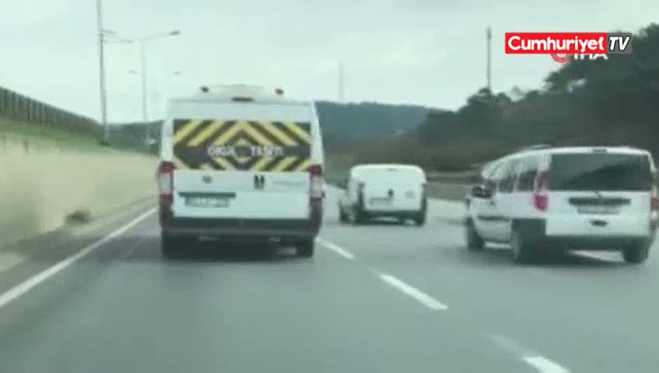 Okul servisiyle makas atan trafik magandası kamerada