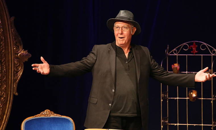 Burhan Şeşen: Biz şimdi belediyeye ait salonlarda konser verebilecek miyiz?