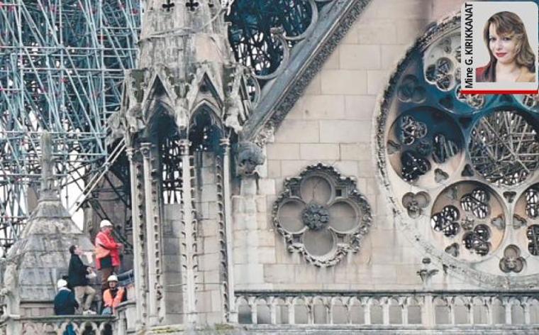 Paris’in anaerkil simgesi