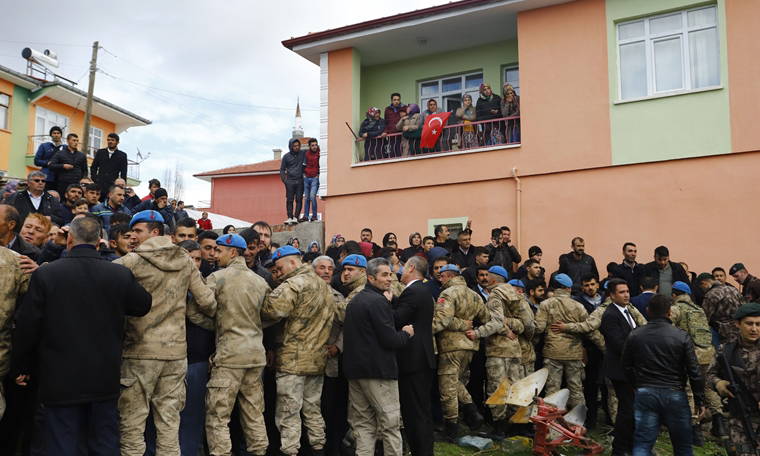 Kılıçdaroğlu'na saldırıda 'Yakın o evi' diyen kadın da gözaltına alındı