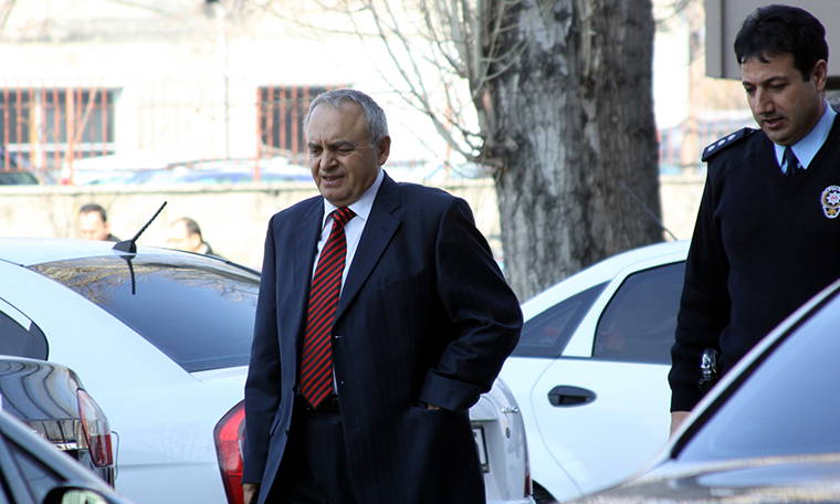 Sabri Uzun gözaltısının altındaki bit yeniği