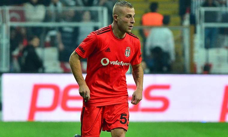 Gökhan Töre ezeli rakibe gidiyor