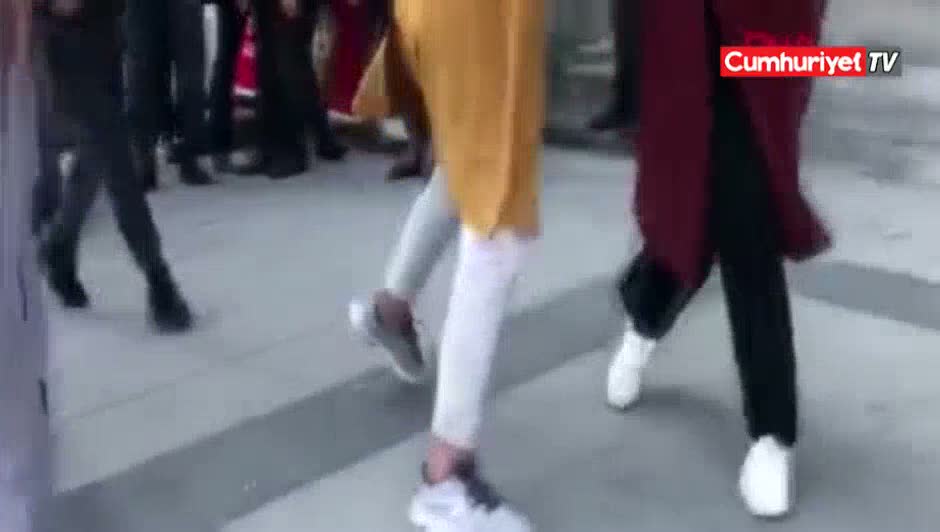 Başka bir kadınla gördüğü erkek arkadaşını bıçakladı