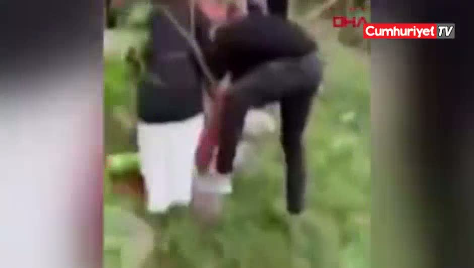 Devasa kaydıraktan yere çakıldılar