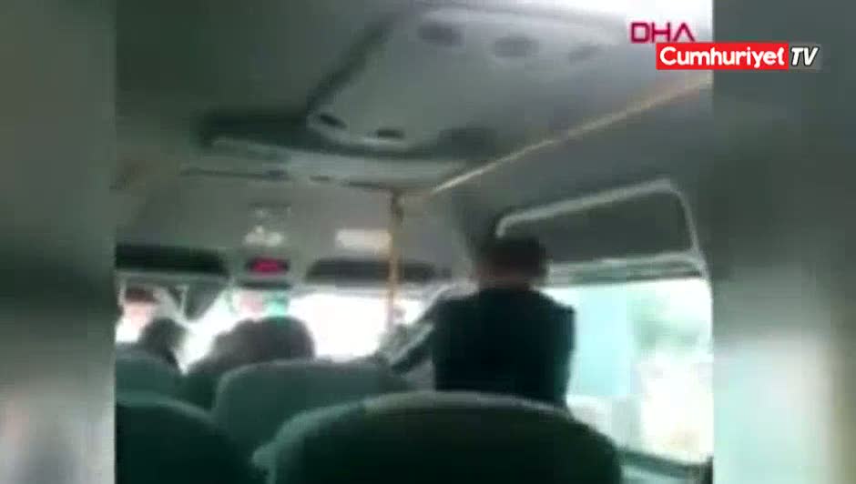 Minibüste defalarca yumrukladı: 