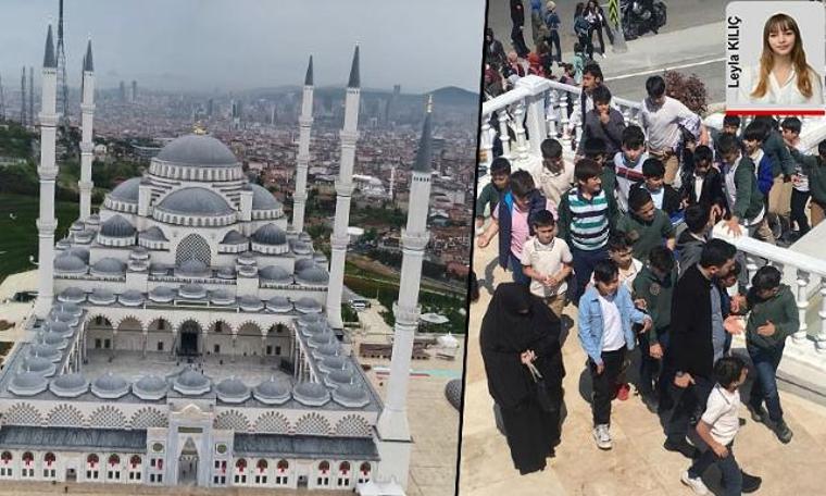 Çamlıca Camii açılışına öğrenci taşıdılar