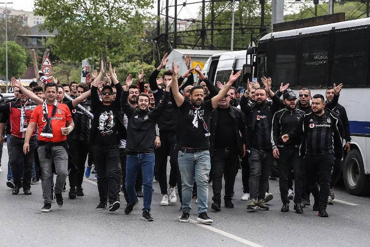 Beşiktaş taraftarları TT Arena'da