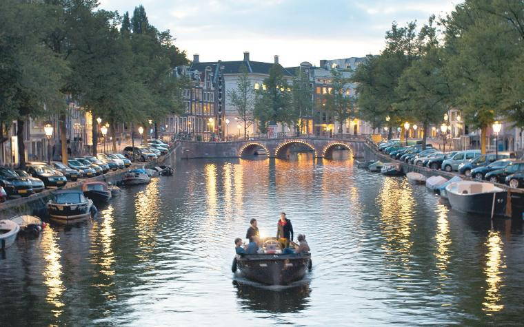 Kanallar, bisikletler, esrar...