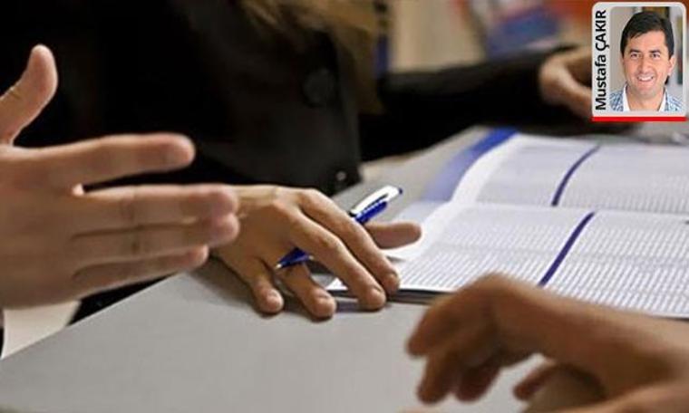 AKP hükümeti sözleşmeli, kadrosuz, iş güvencesinden yoksun istihdamda ısrar ediyor