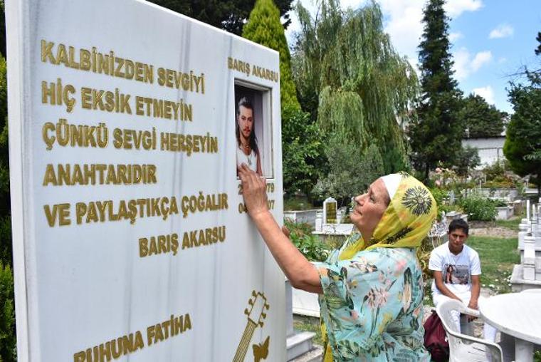 Barış Akarsu, 40'ıncı doğum gününde mezarı başında anıldı