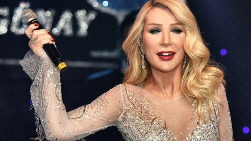 Seda Sayan'dan cesur poz