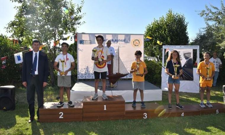 Kabotaj için yarıştılar, kupayı başkandan aldılar