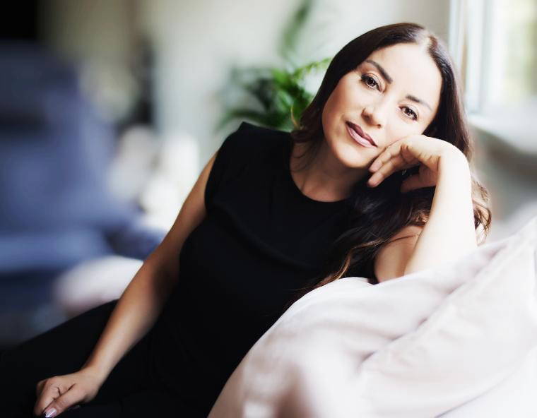 Aşk bile gerçek değil