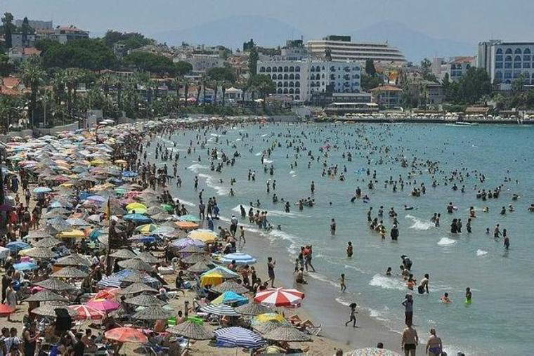 Kuşadası'na turist akını