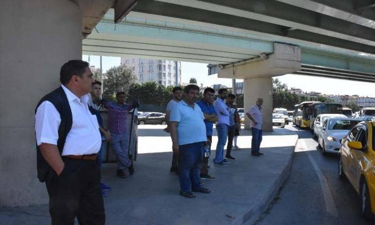 Yolun karşısına geçmeye çalışırken hayatından oldu