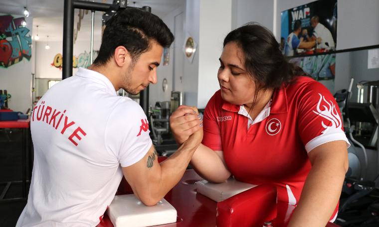 Dünya Bilek Güreşi Kupası'nda 6 madalya