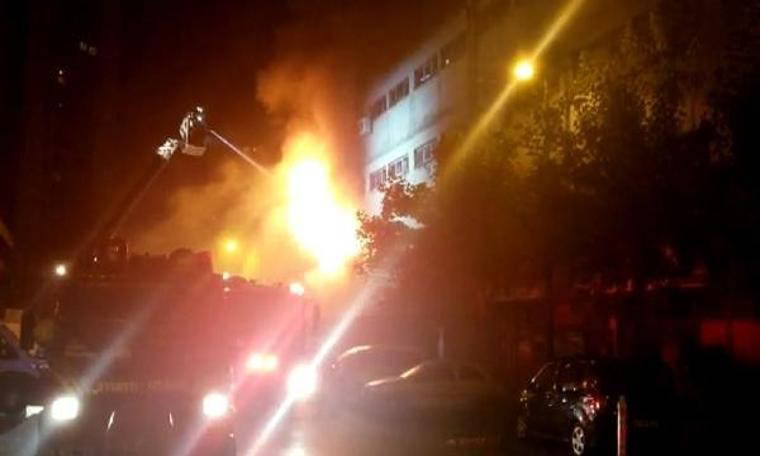 İkitelli'de bir kozmetik firmasına ait depoda yangın