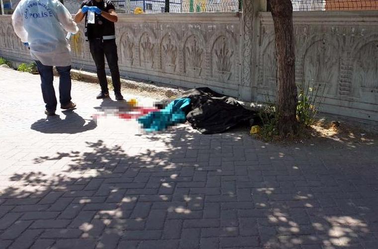 Eşini 'boşanalım' bahanesi ile çağırıp öldürdü