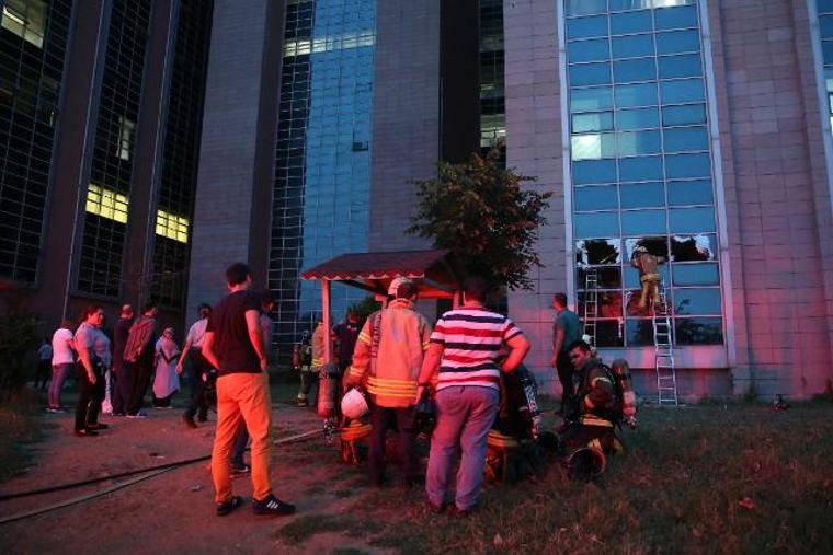 Hastanenin ilaç deposunda yangın