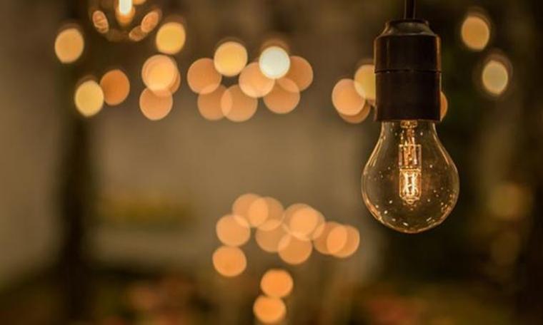 Foça’da elektrik kesintileri isyan ettirdi