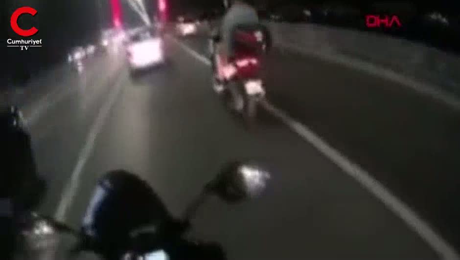 FSM Köprüsü'nde makas atan motosikletli kamerada