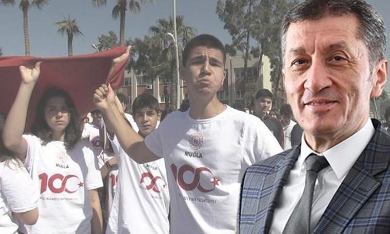 Bakan Ziya Selçuk'un İzmir Marşı yalanı