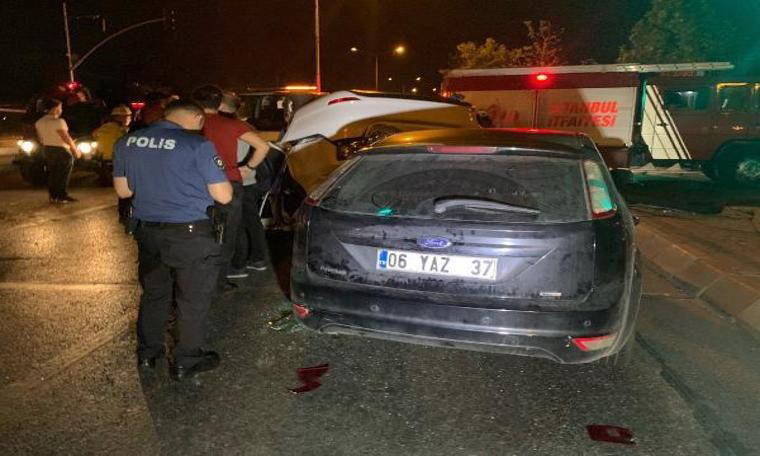 Takla atan otomobil bir aracın üstüne düştü: Biri ağır, 2 yaralı