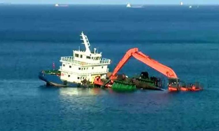 Bozcaada açıklarında su alan gemi karaya oturdu (02.09.2019)