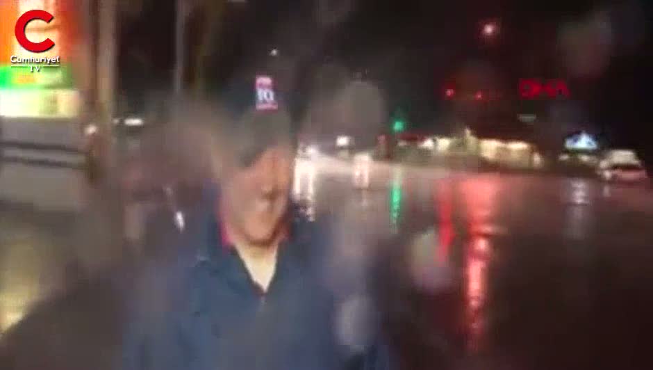 Canlı yayına hazırlanan muhabire yıldırım şoku