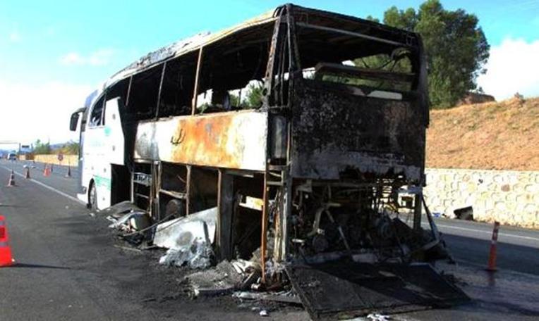 Sivas'ta seyir halindeki yolcu otobüsü yandı