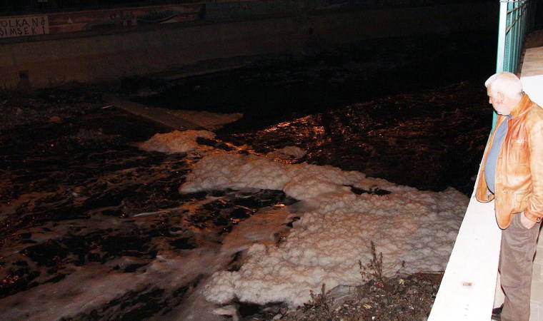 Oltu çayı köpürdü