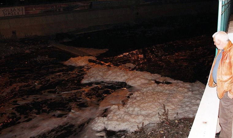 Oltu çayı köpürdü