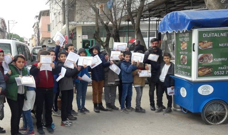 Tost ücretsiz olunca kuyruk oluştu