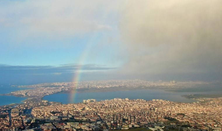 İstanbul semalarında dikkat çeken görüntü