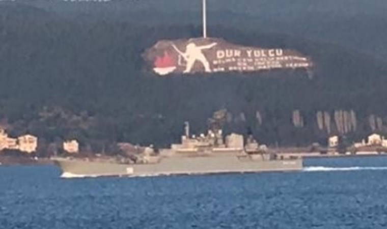Rus savaş gemisi Çanakkale Boğazı'ndan geçti