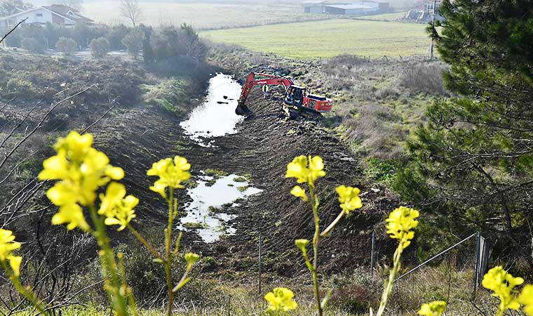 İzmir'de 600 kilometrelik dere yatağı temizledi, 355 bin ton atık malzeme çıkardı
