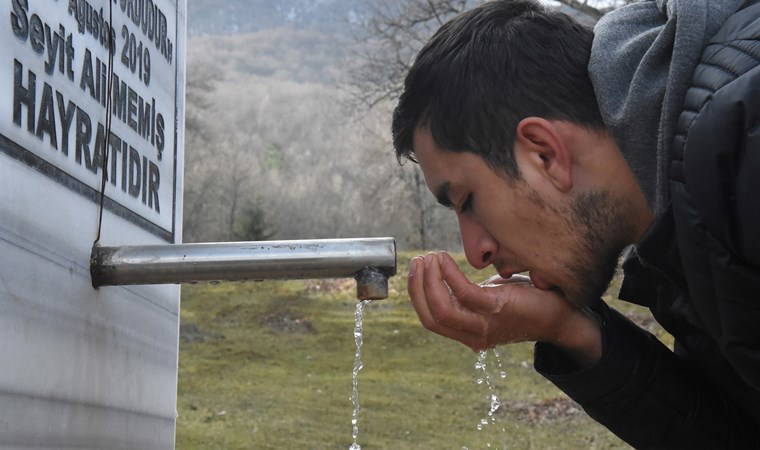 Bu sudan içebilmek için çevre illerden geliyorlar