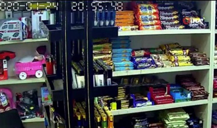 Elazığ'daki deprem market kamerasında