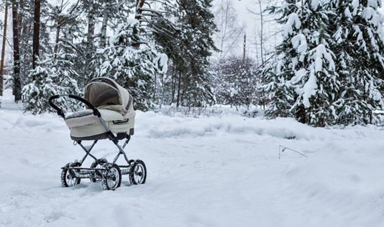 Uyuması için balkona bırakılan bebek donarak öldü!