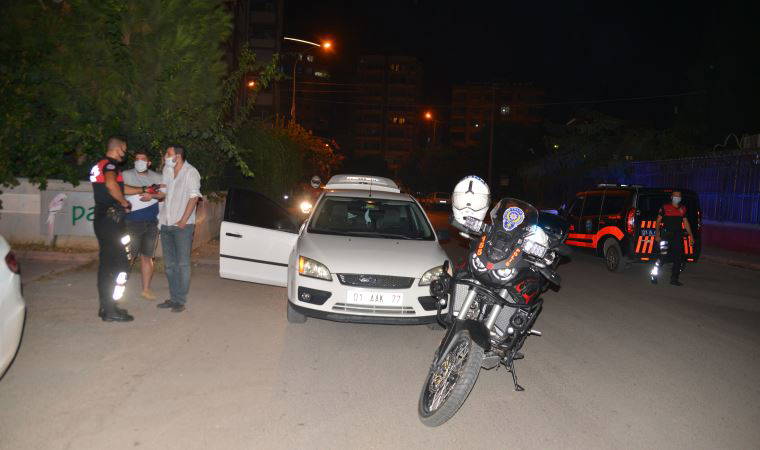 Adana'da otomobiliyle makas atan sürücü kovalamacayla yakalandı