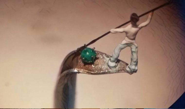 Kuşadası’nda milimetrik boyutlarda 42 mikro minyatür eser sergileniyor