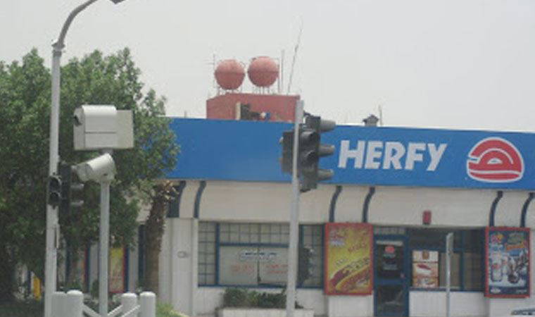 Türk burgeri satmayacağım, Yunanistan’ınkini satacağım diyen Suudi şirket Türkiye’de sektör lideri