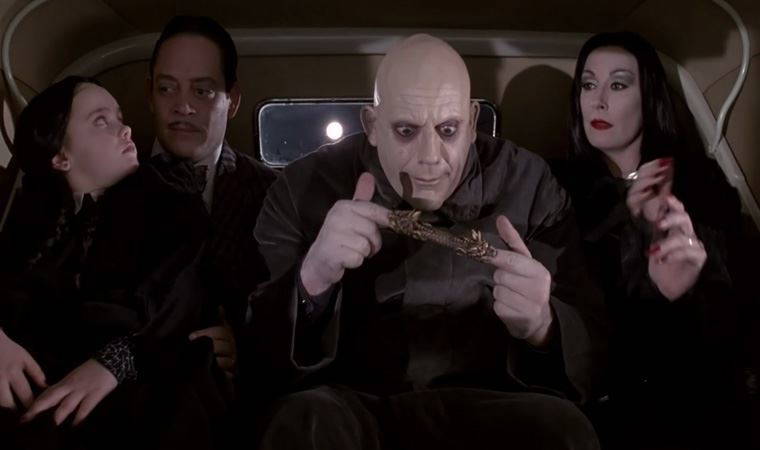 Tim Burton'ın çekeceği Addams Ailesi uyarlamasında kimler yer alacak?