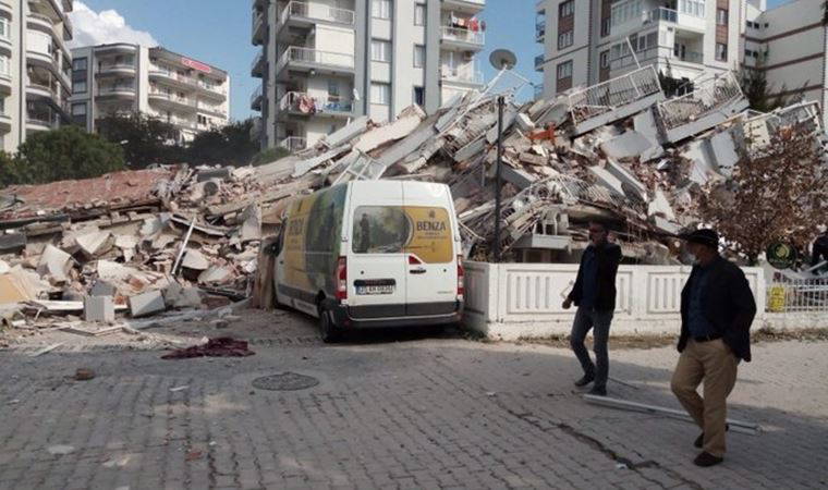 İzmir'de 6,6 büyüklüğünde deprem! Bölgeden fotoğraflar