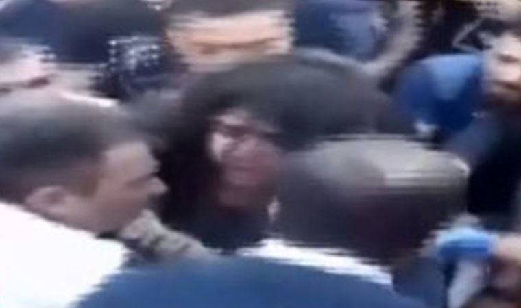 İzmir'de depremde enkazdan yaralının çıkarılma anı