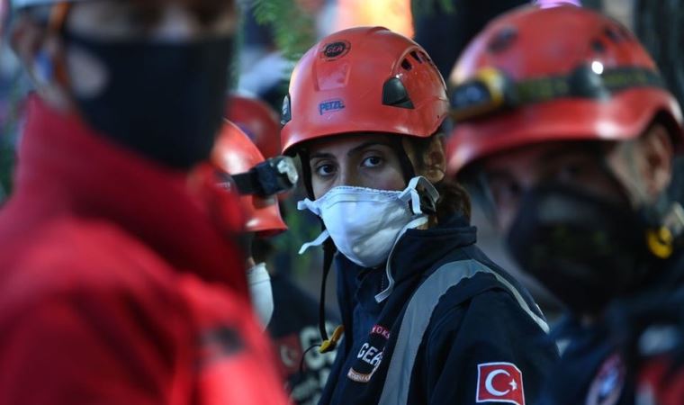 İzmir depreminin arama kurtarma ekipleri anlatıyor: 'Haydi abilerim beni kurtarın' dedi, biz de elimizden geleni yaptık