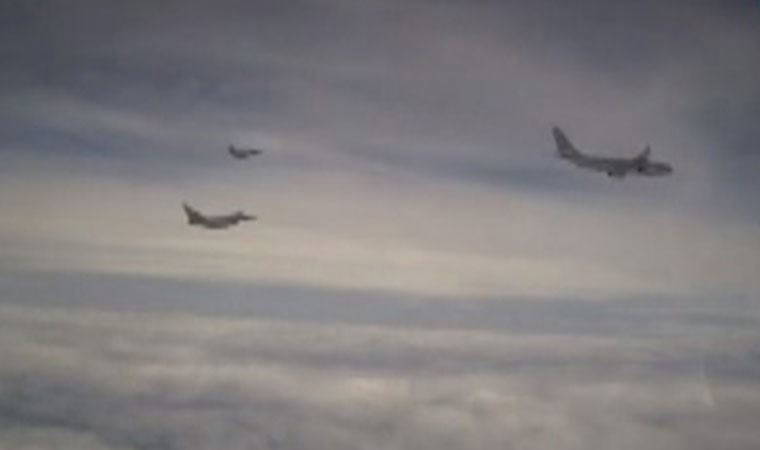Rus savaş uçakları Karadeniz üzerinde 4 İngiliz uçağını önledi