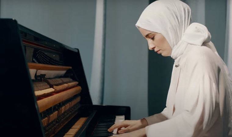 Türbanlı piyanist finale kaldı, yandaş profesör 'kıyamet alameti' dedi